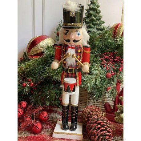 Cascanueces con tambor