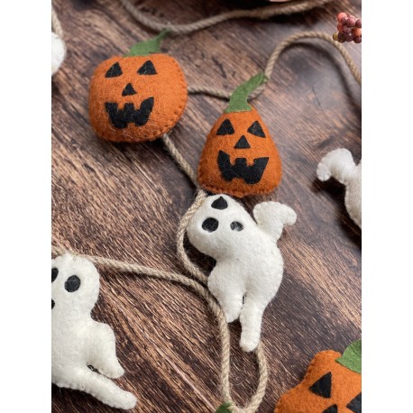Guirnalda de calabazas y fantasmas