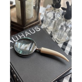 Lupa de cuerno blanco