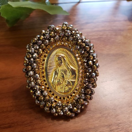 Medalla virgen ovalada gris con dorado