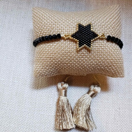 Pulsera estrella negra con pompón