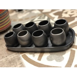 Set de 8 vasos para mezcal con charola de barro negro